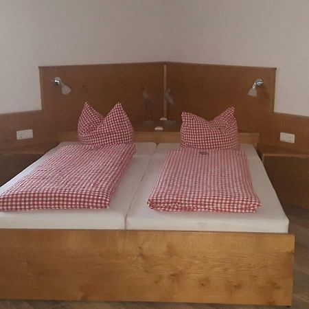 Gaestehaus Engelhard Pension Karbach  Bagian luar foto
