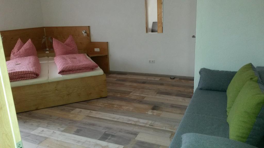 Gaestehaus Engelhard Pension Karbach  Bagian luar foto