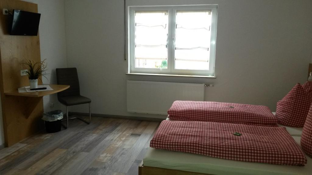 Gaestehaus Engelhard Pension Karbach  Bagian luar foto