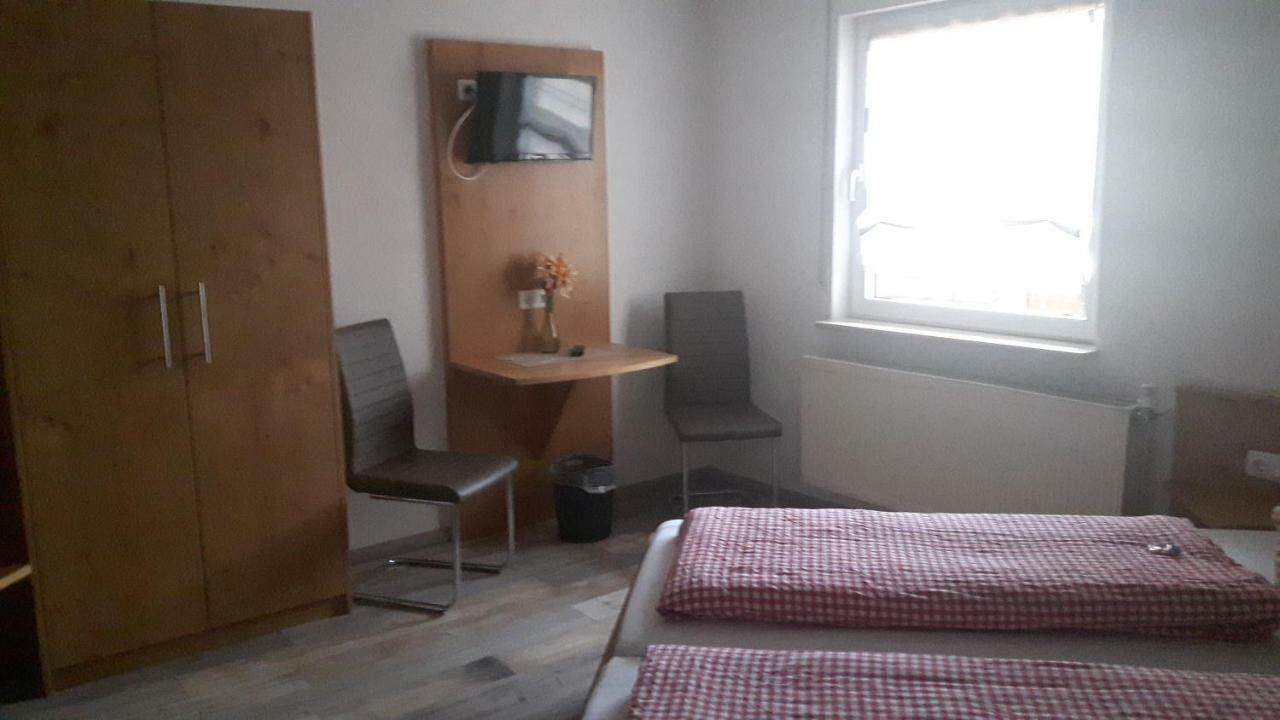 Gaestehaus Engelhard Pension Karbach  Bagian luar foto