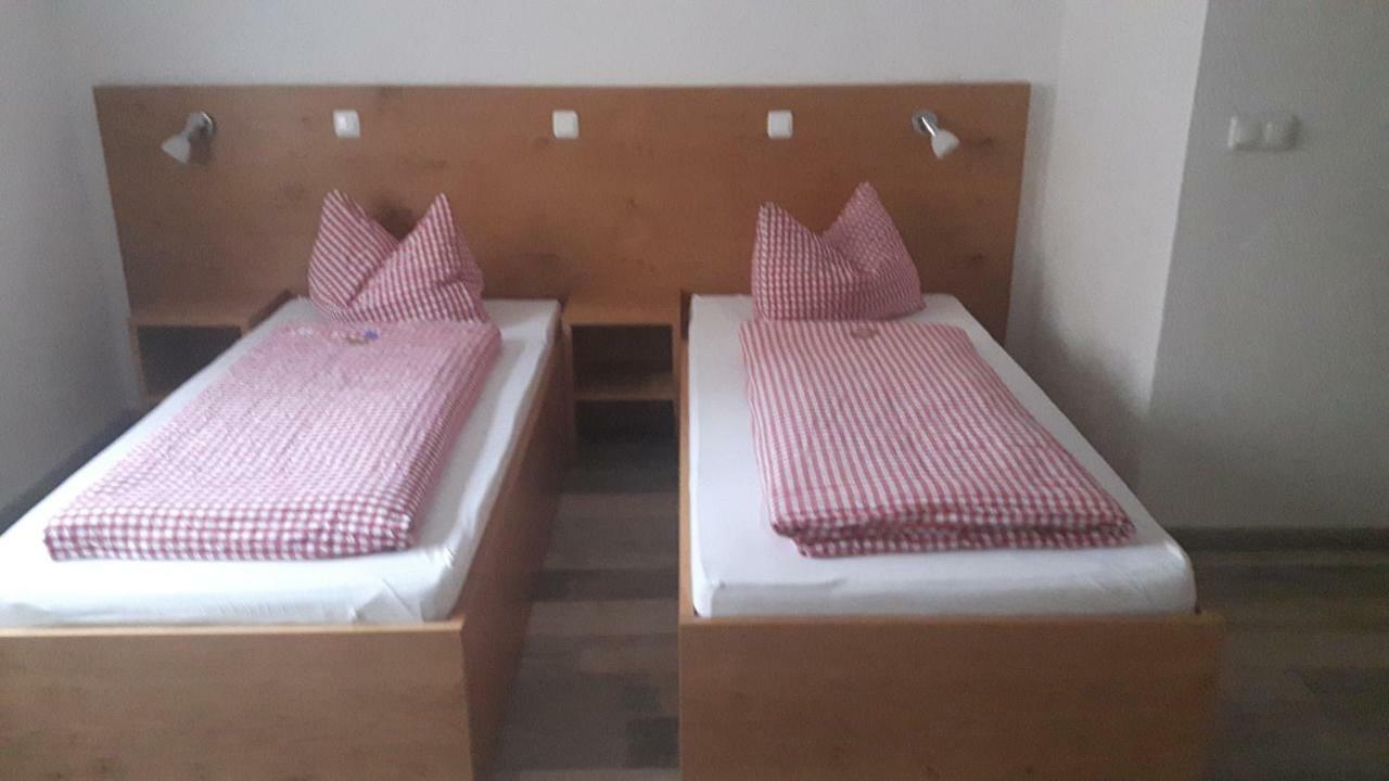 Gaestehaus Engelhard Pension Karbach  Bagian luar foto