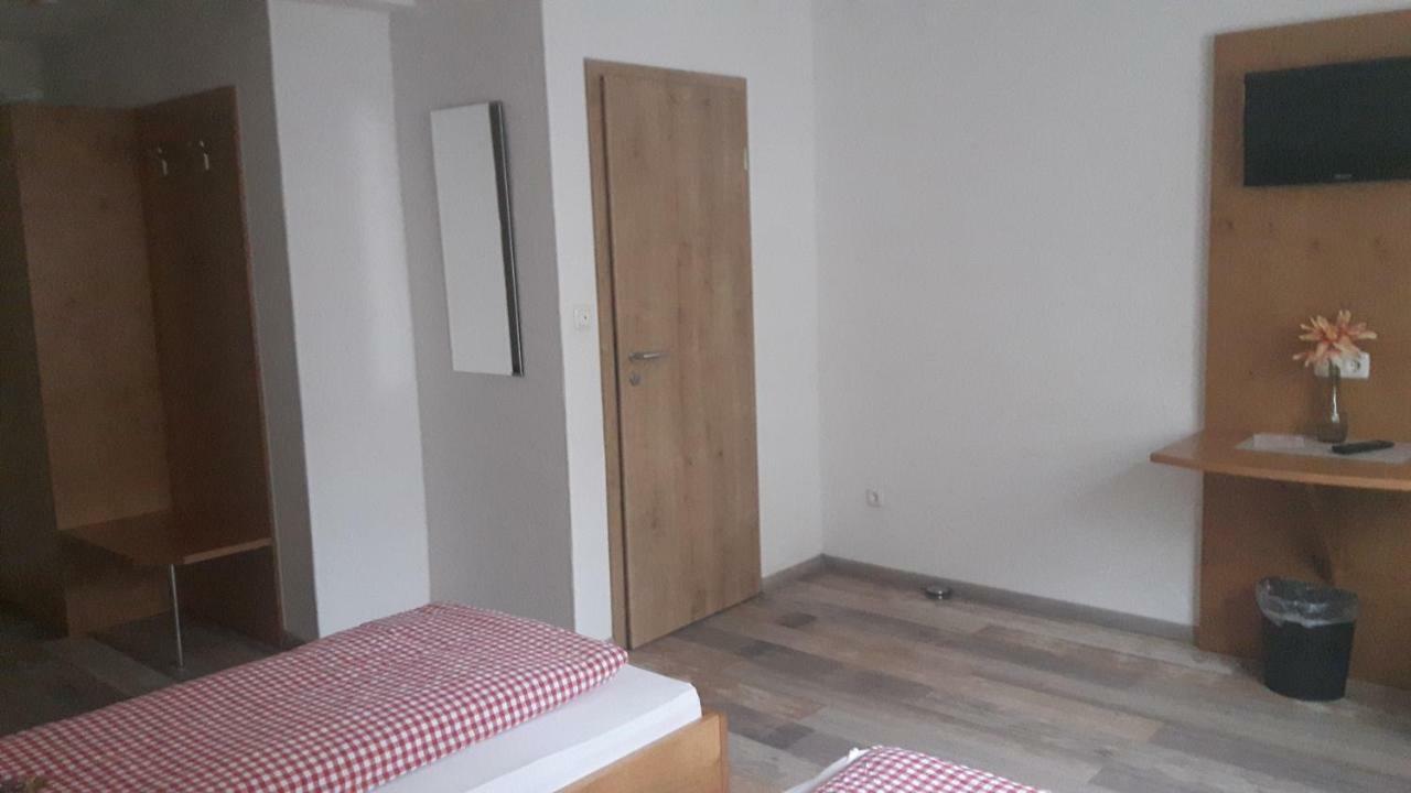 Gaestehaus Engelhard Pension Karbach  Bagian luar foto