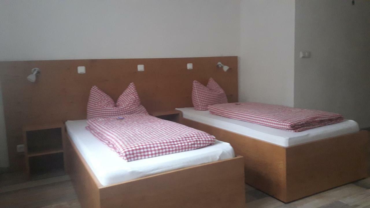 Gaestehaus Engelhard Pension Karbach  Bagian luar foto